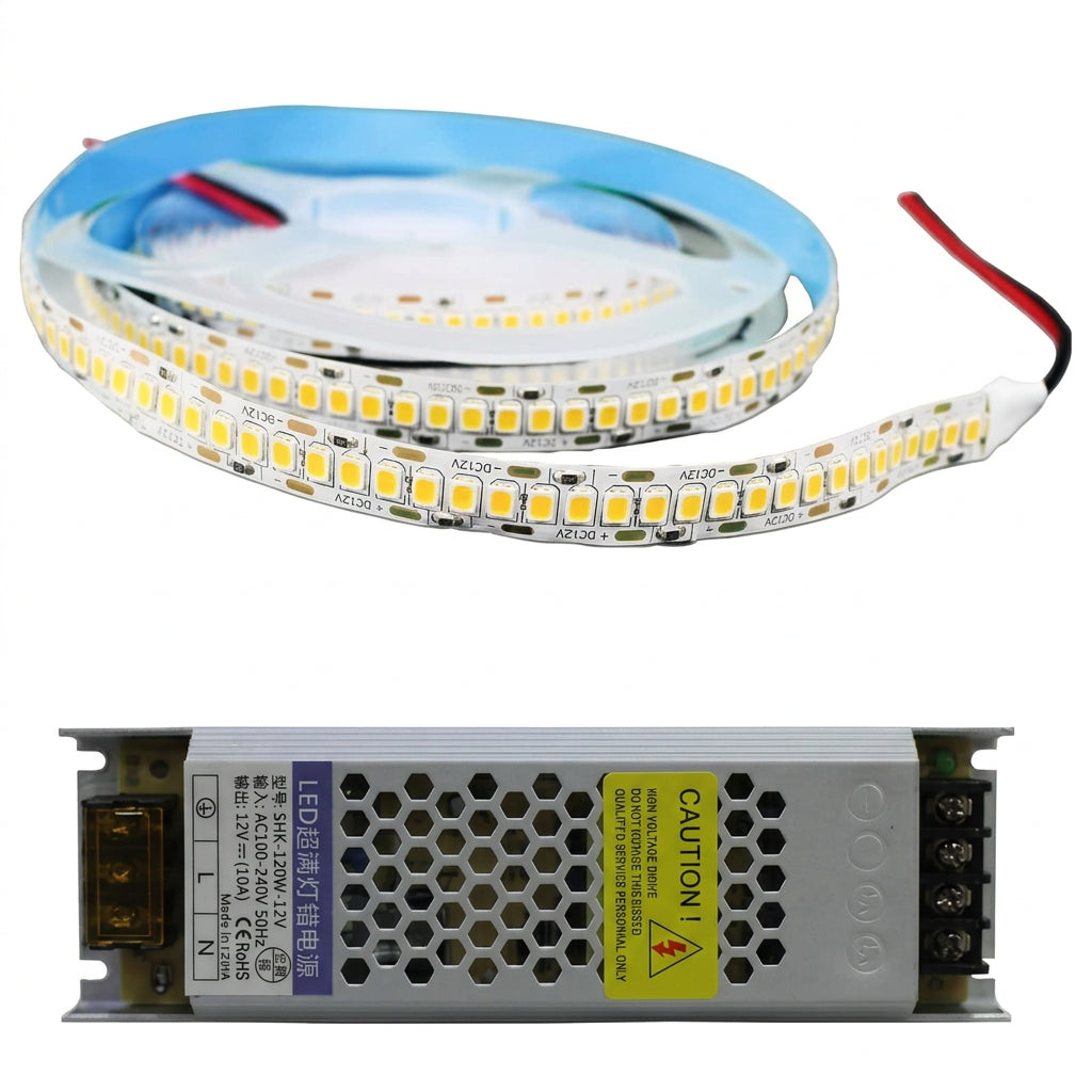 لفة شريط إضاءة LED بأسلاك حمراء وسوداء، بجانب محول طاقة معدني بفتحات تهوية على خلفية بيضاء.
